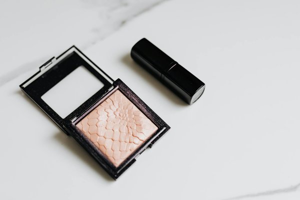 L'amour ouf : roman et film entre passion et réalité