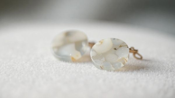 6 raisons d'adopter les boucles d'oreilles en résine pour un look distinctif